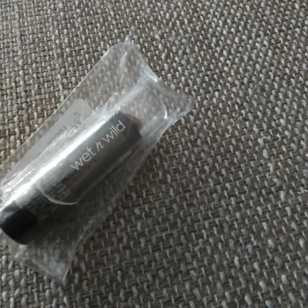 Wet and wild lipstick bundle of 2